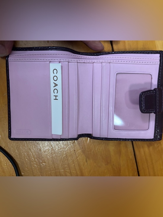 Coach patent leather wallet. - Picture 6 of 16